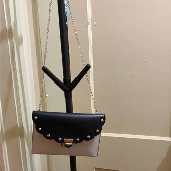 Guess crossbody bags BOGO - Picture 5 of 10